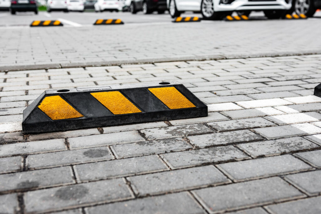 instalación de topes para estacionamiento